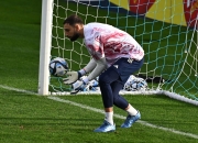 开云体育中国-国际足球赛事闪烁登场，球员们备战全力的简单介绍