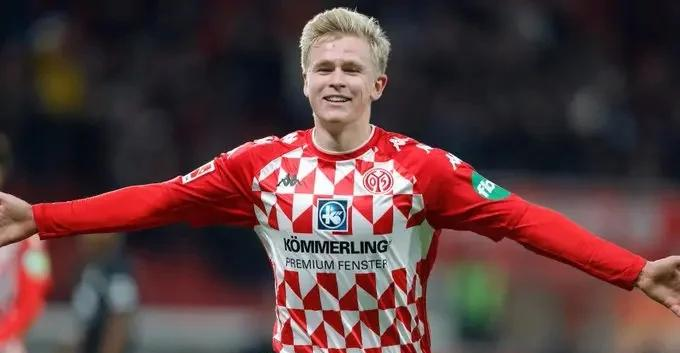 关于美因茨遭逢尴尬失利，降级区重围的信息