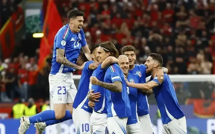 欧洲杯赛场精彩集锦，球迷热血沸腾的简单介绍