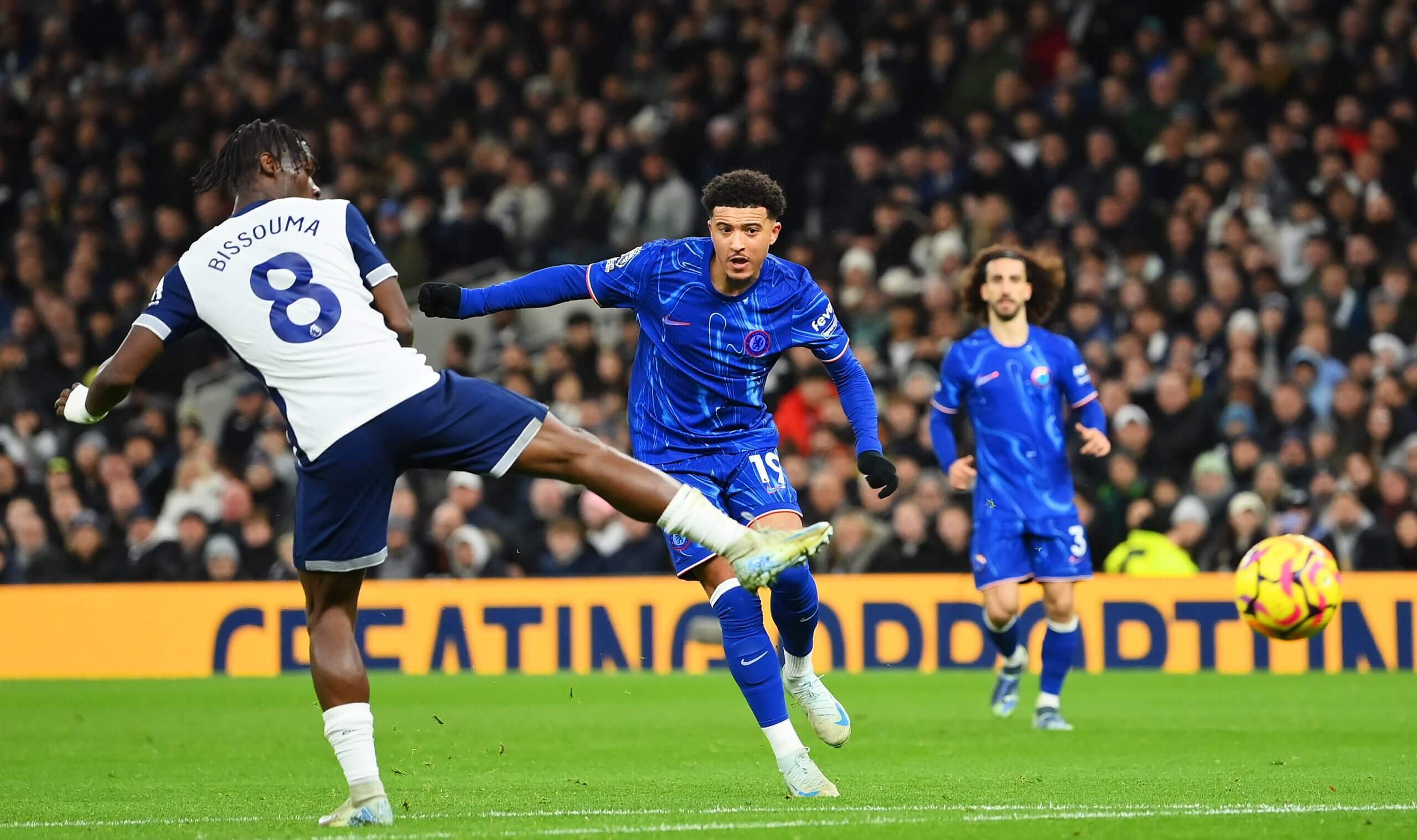 关于切尔西球员伤愈复出，为球队士气注入新活力的信息