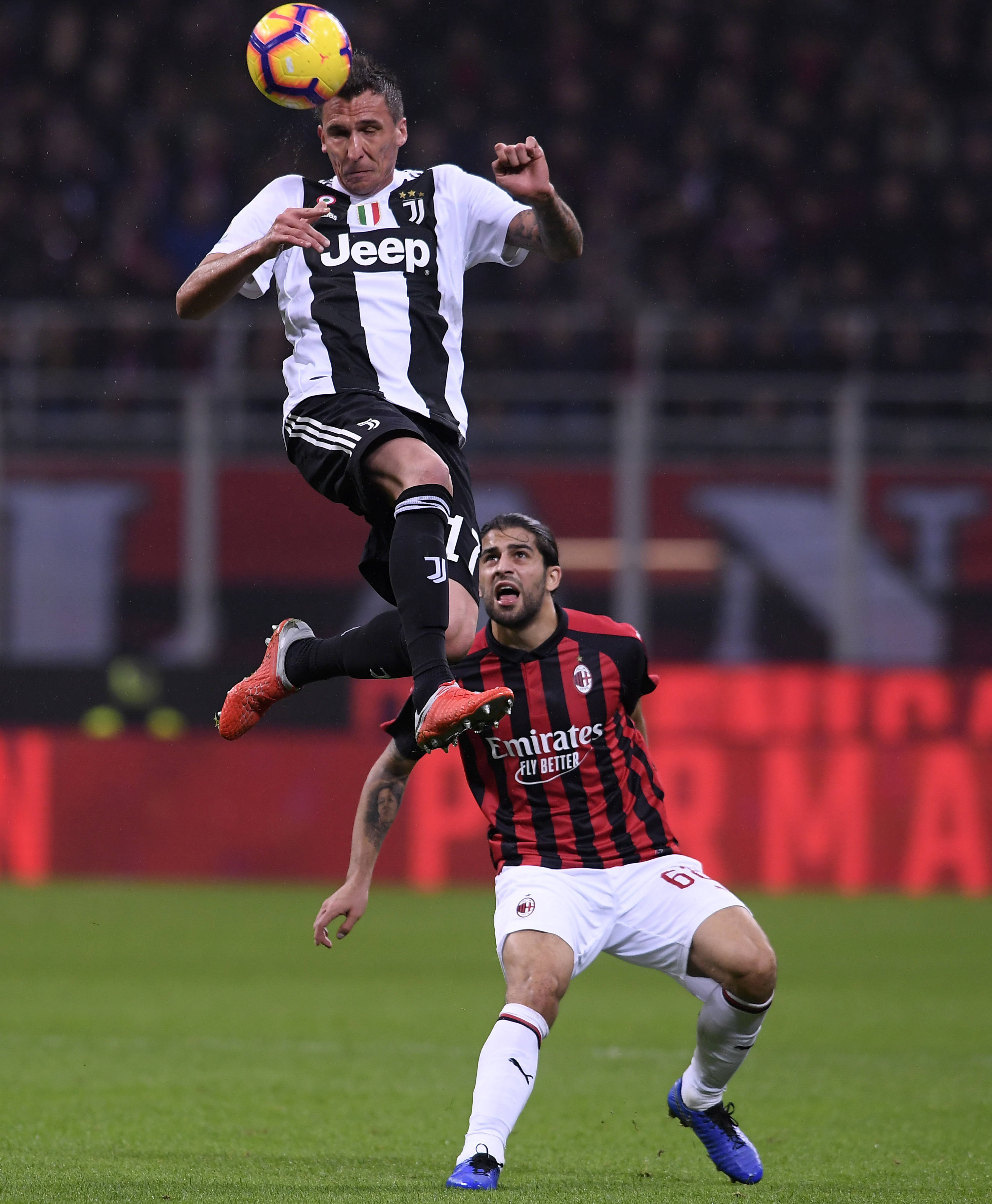 包含AC米兰中场发挥稳定，助球队保持领先的词条