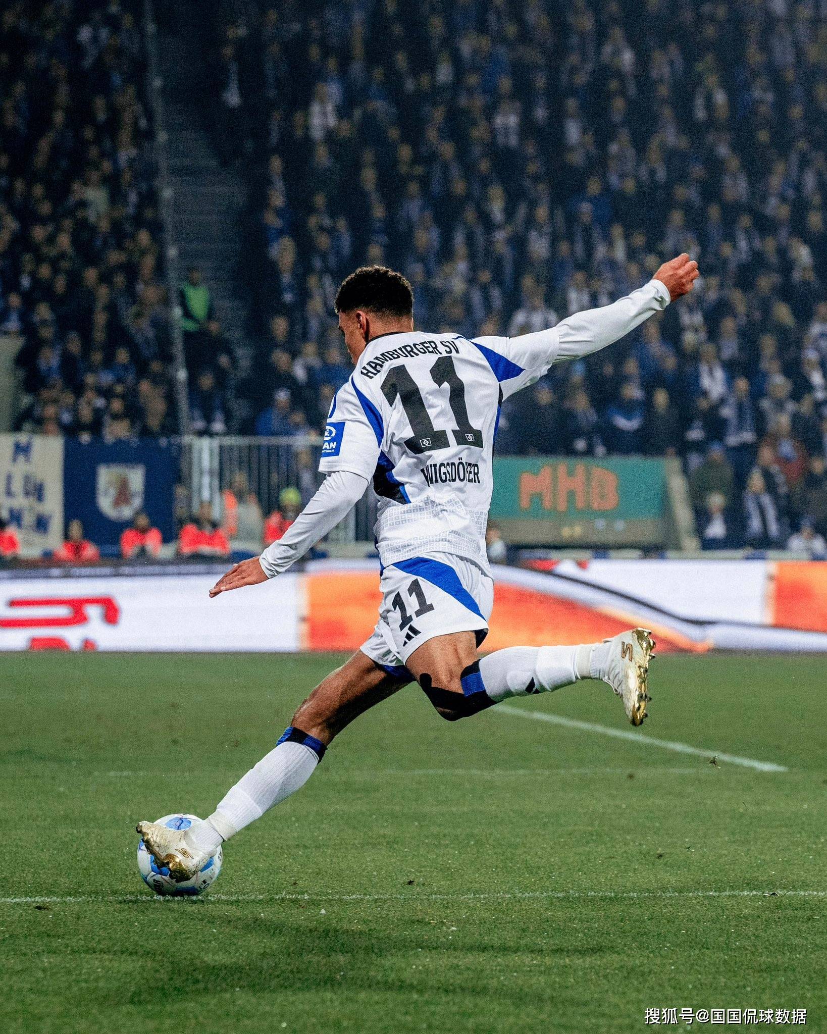 包含汉堡球员体能引发关注，德甲竞争激烈赛季继续的词条