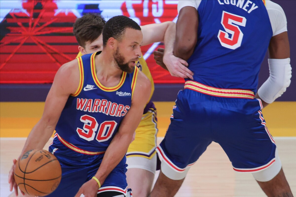 包含体育节目专家分析战况，球队优势不易被动打破的词条