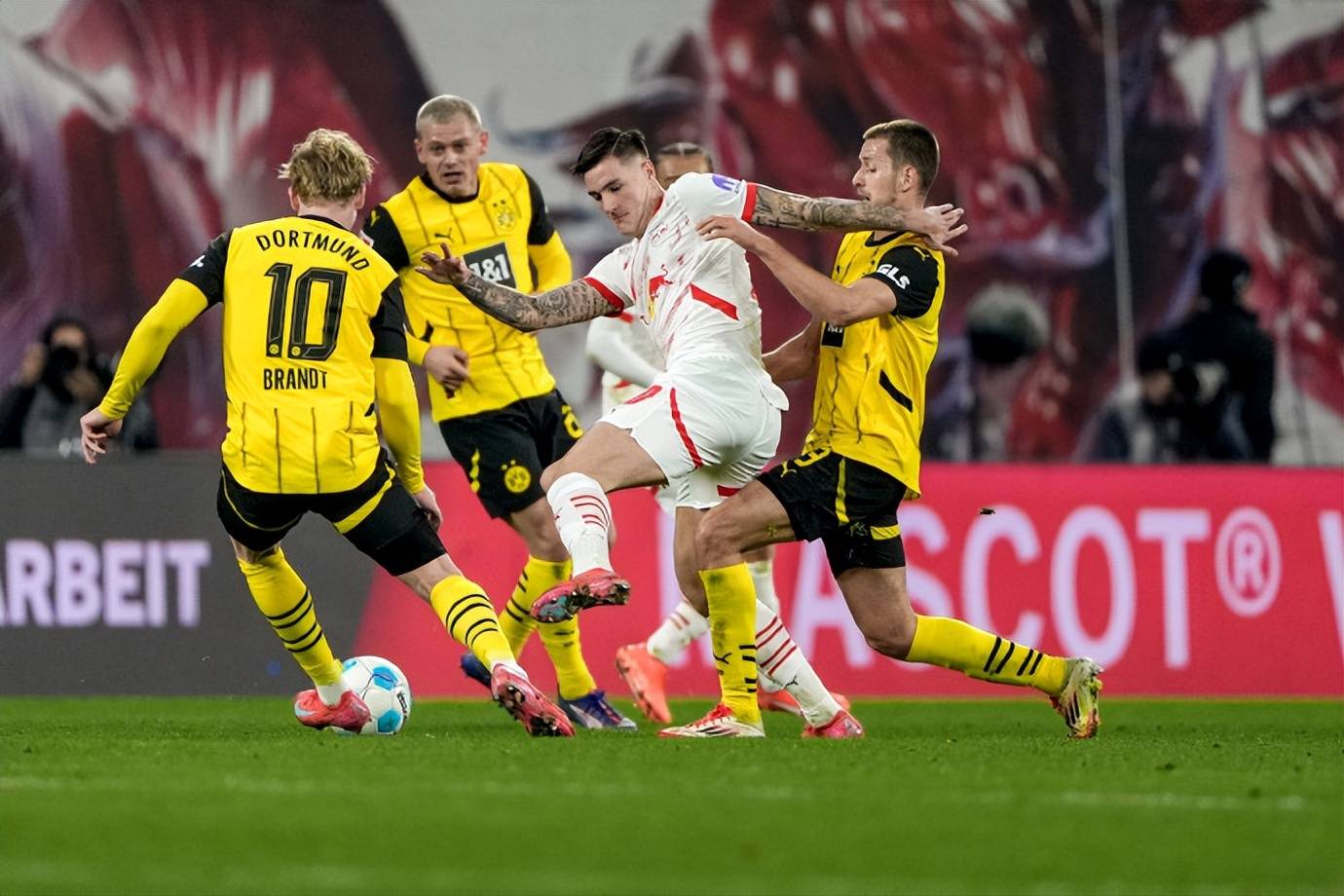 关于沃尔夫斯堡曹格阵持续保持出色状态，德甲冠亚军非梦的信息