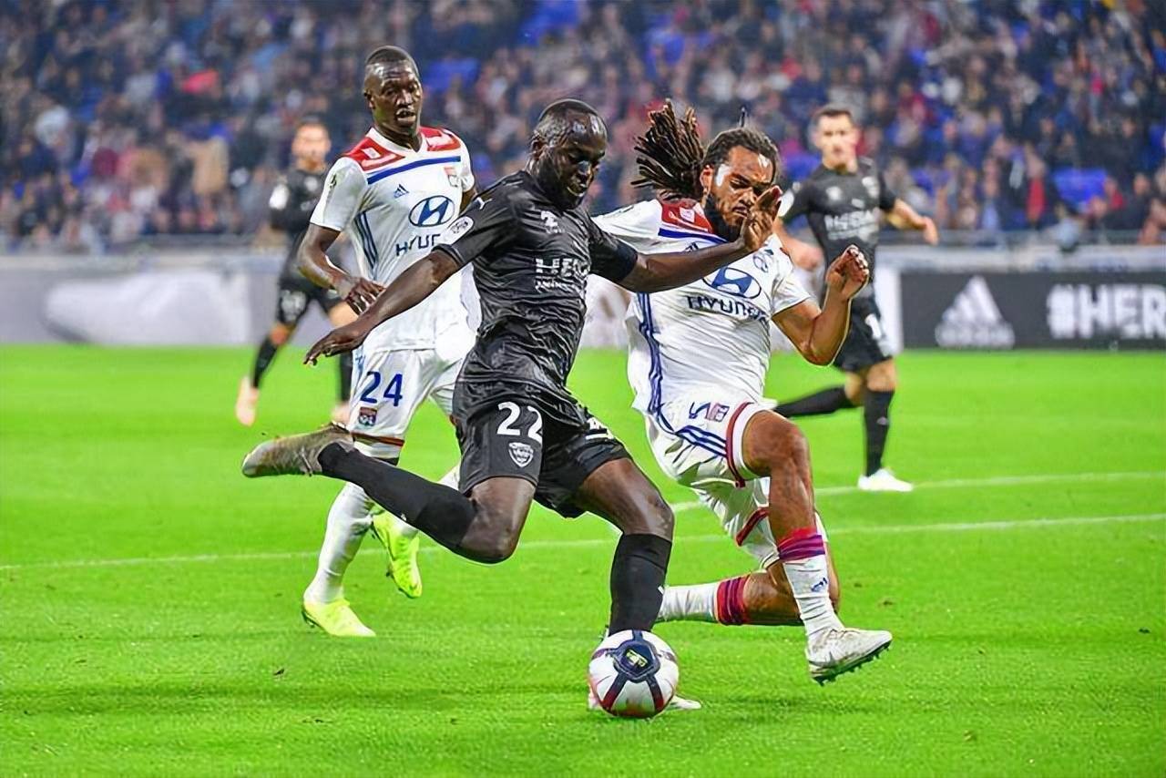 兰斯葬送点球，特鲁瓦客场劫取三分的简单介绍