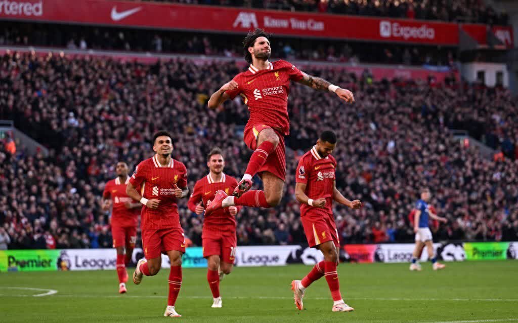 包含利物浦前锋连续进球，状态火热备受赞誉的词条