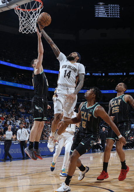 包含湖人遭遇雨中负鹈鹕，戈兰德取得全队最高分的词条