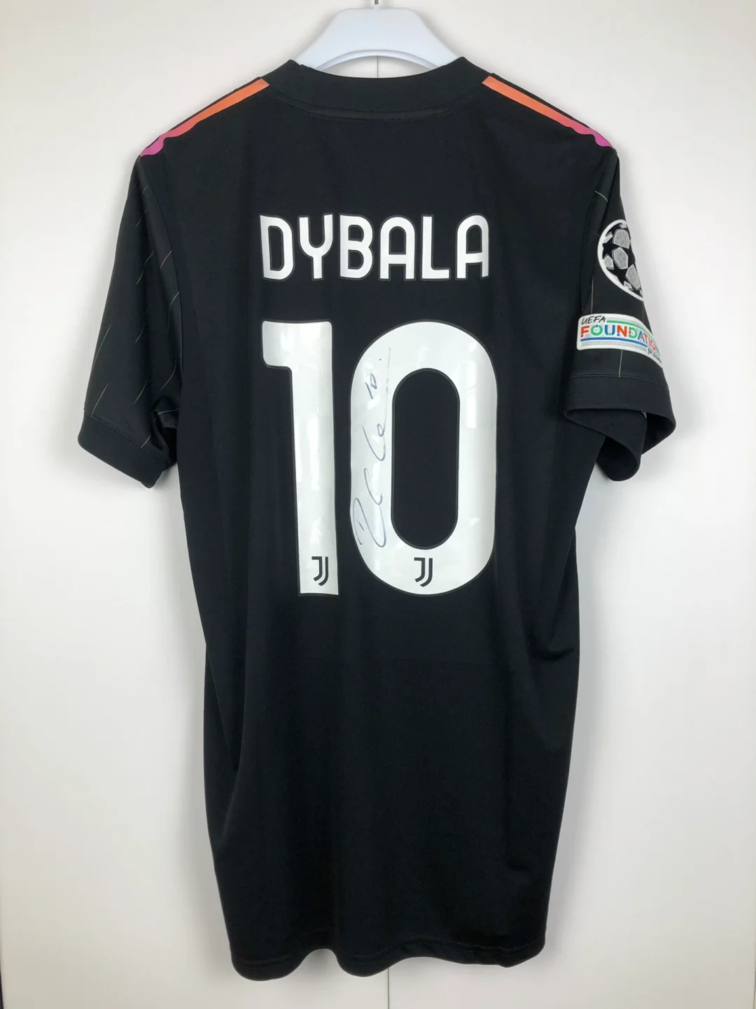 迪巴拉梅开二度！尤文图斯主场轻松取胜的简单介绍