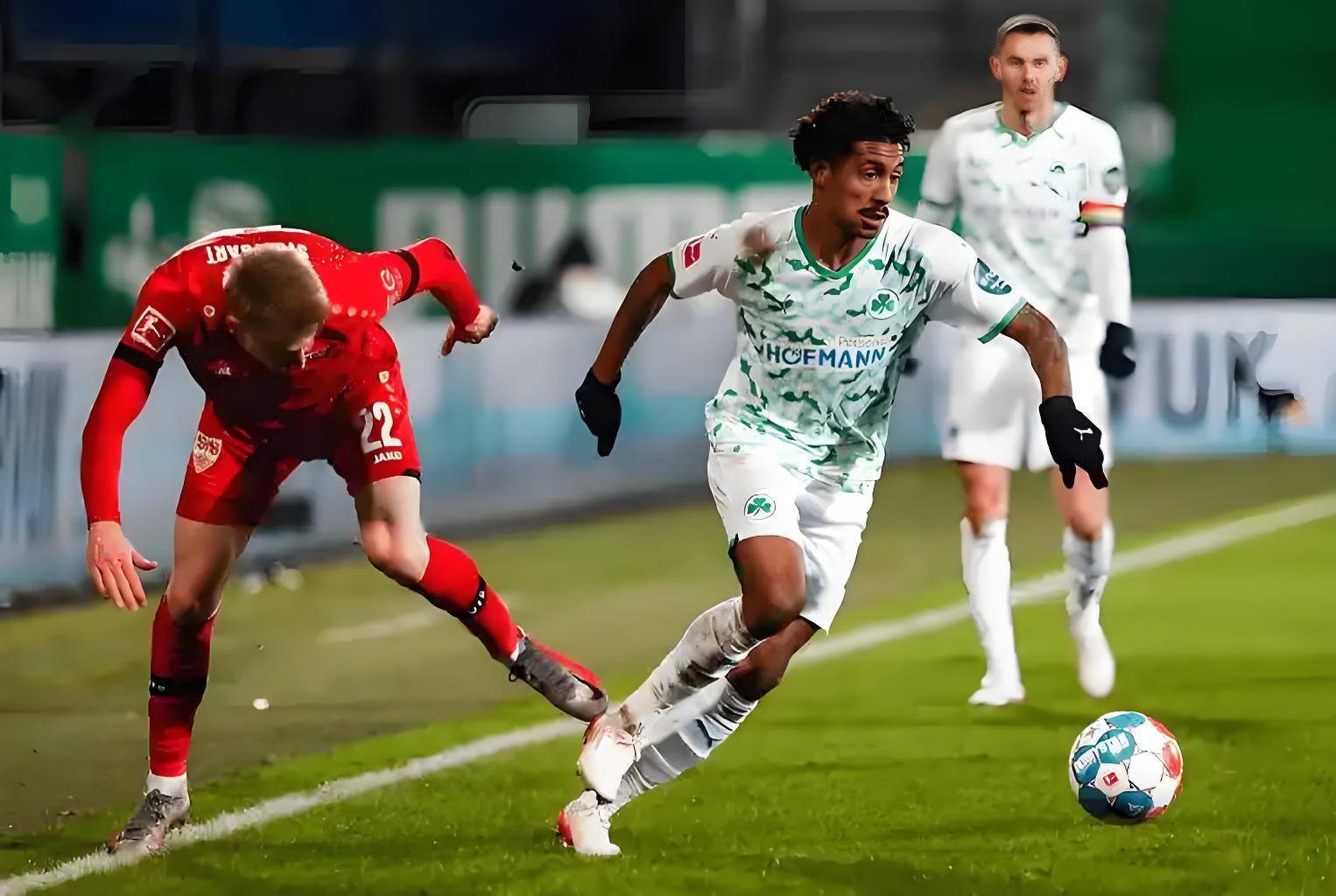 柏林赫塔客场击败对手，保级形势振奋