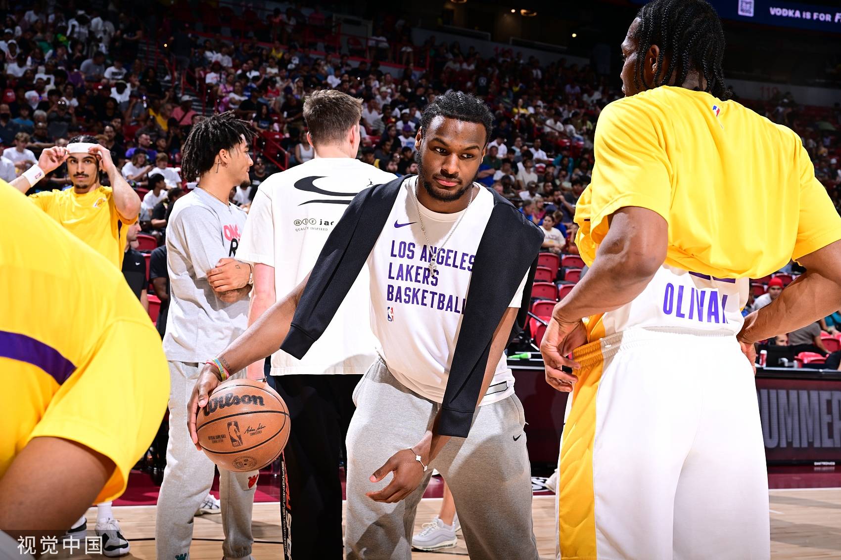 湖人主场力克公牛，取得连胜五场