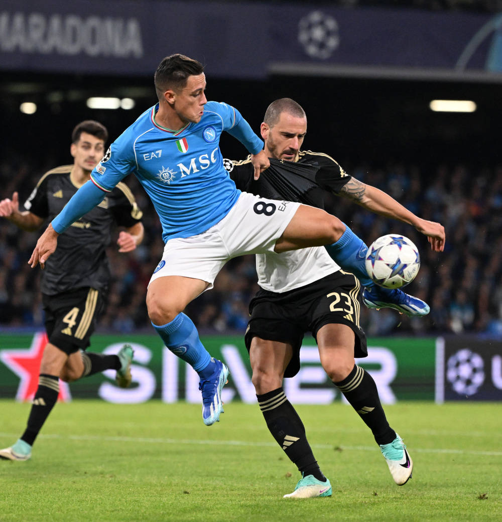 那不勒斯进攻火力强劲，轻松击败对手的简单介绍