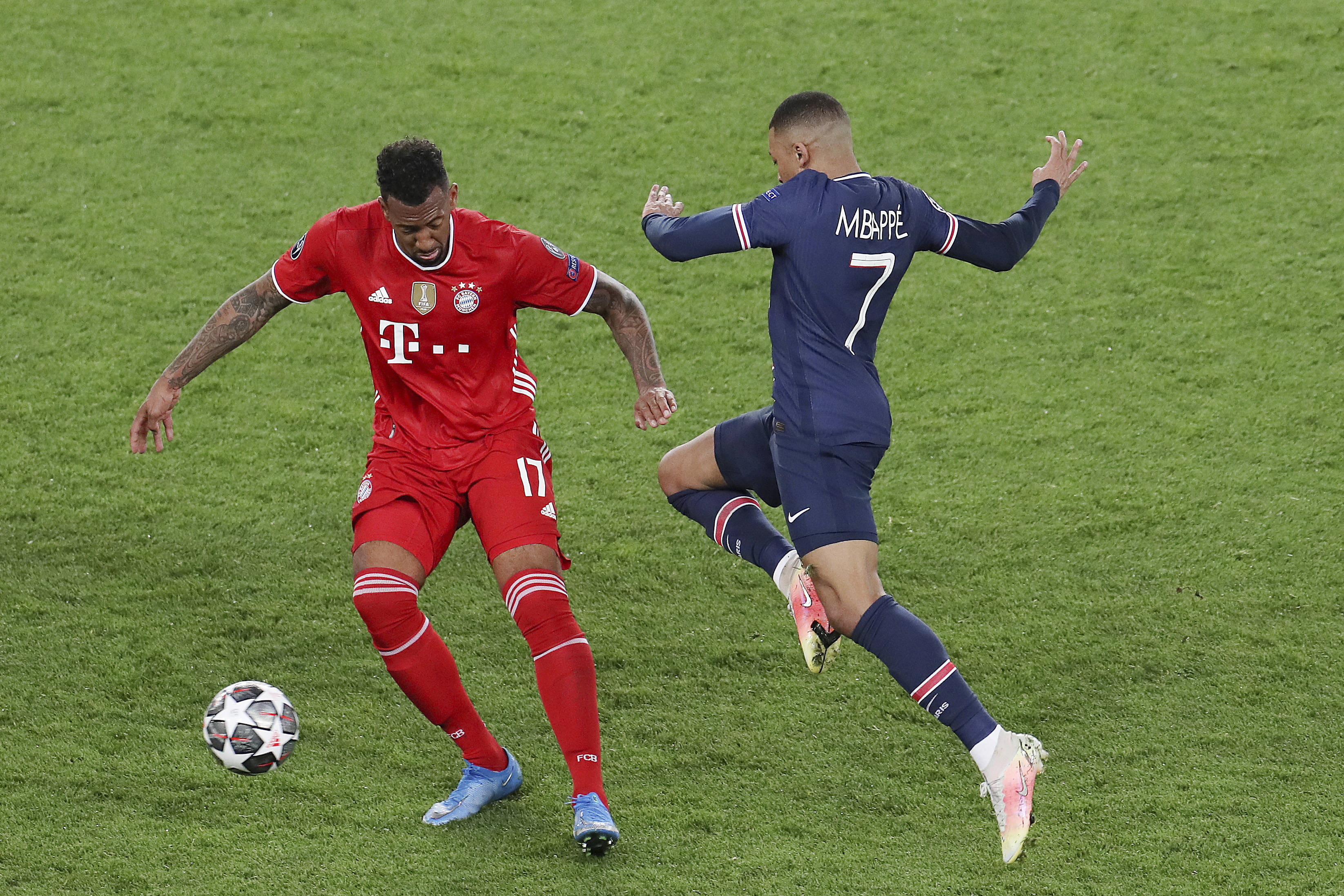 俱乐部足球比赛：巴黎联队胜出晋级