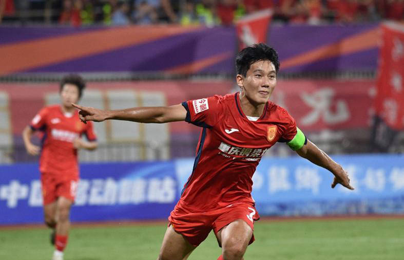 国内足球崭露头角年轻球员实力过硬，或夺佳绩