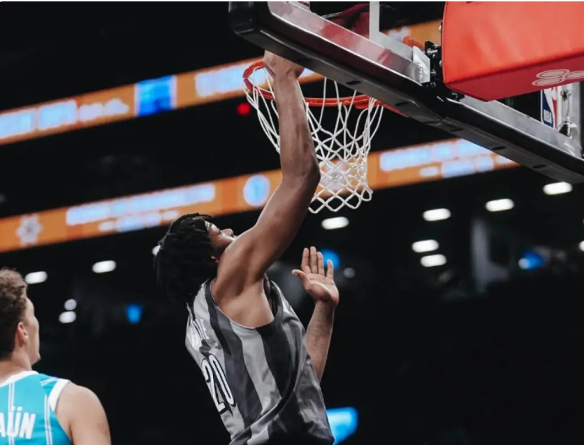 篮网中锋遭遇伤病困扰，球队内线受影响