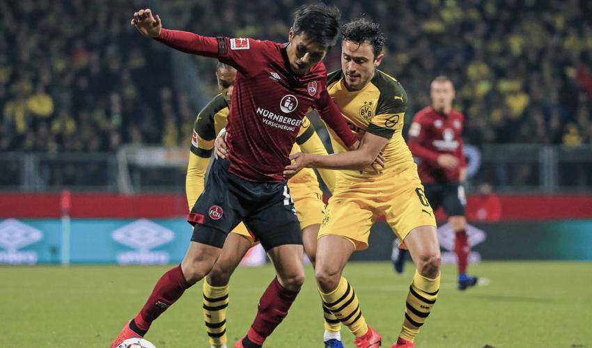 包含凯泽斯劳滕主场作战，球迷呐喊助威的词条