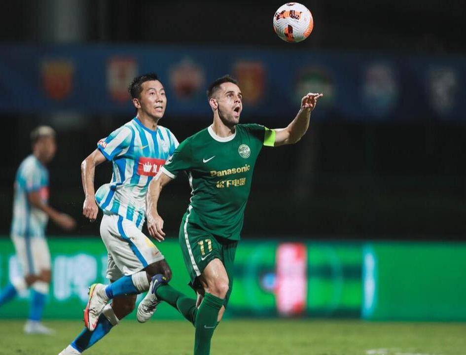 队长带领全队取得胜利，展现领袖魅力