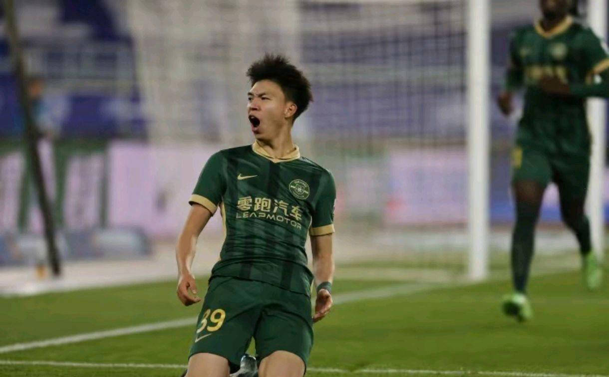 包含新晋球员崭露头角全面发挥助球队拿下比赛的词条