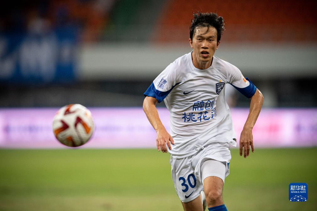 江苏队险胜湖北队，防守完美