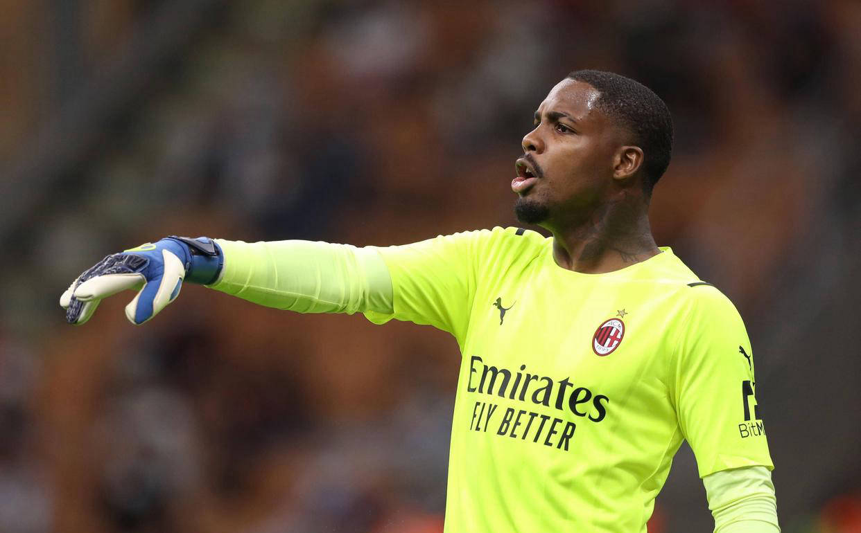 关于AC米兰球队签下新后卫，加强后防实力的信息