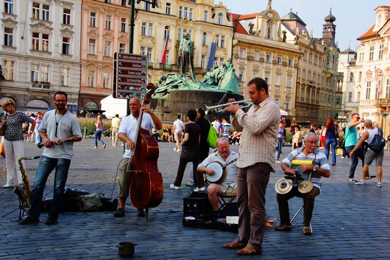 捷克代表团队员争先恐后，一路领跑的简单介绍