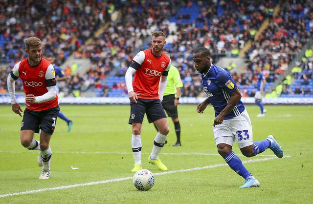 包含莱斯特城主场轻取沃特福德，保持积分势头的词条