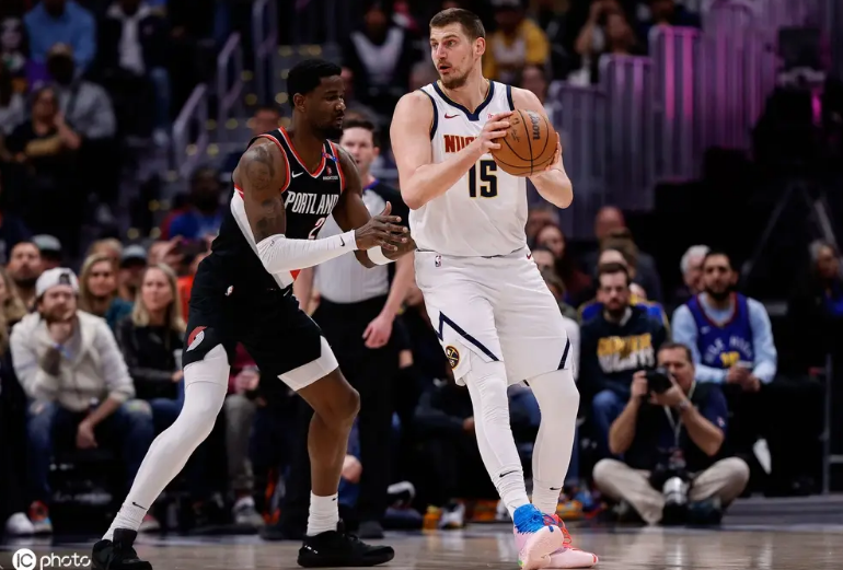 包含步行者不敌掘金，遭遇两连败的词条