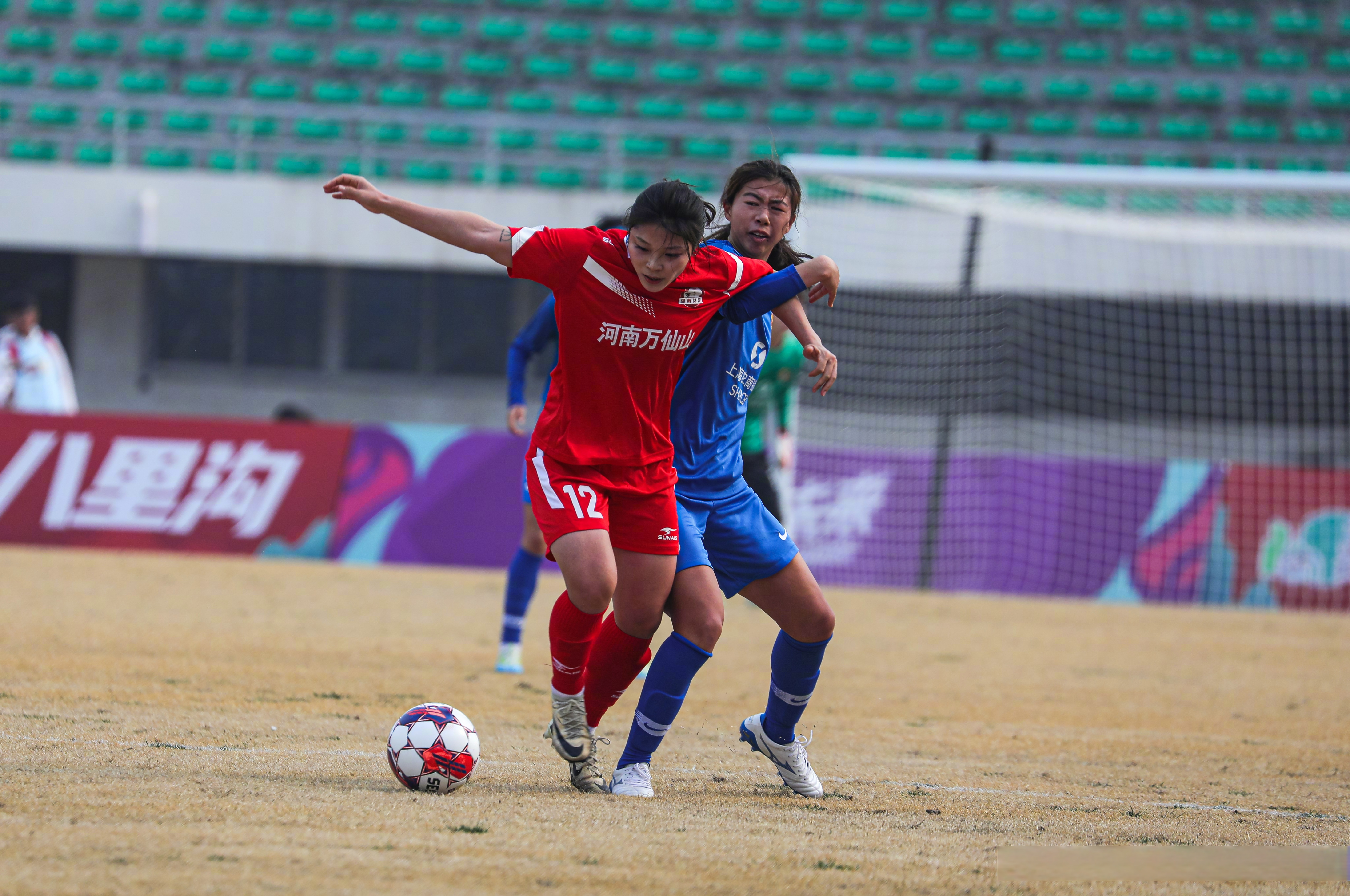 女足比赛引发球迷热议