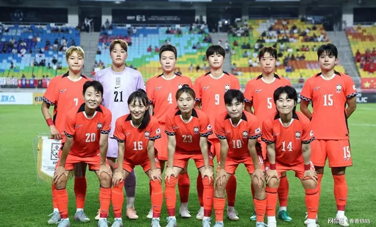 女足比赛引发球迷热议