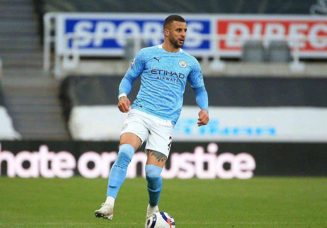 曼城队长带头进攻，为球队取胜献策