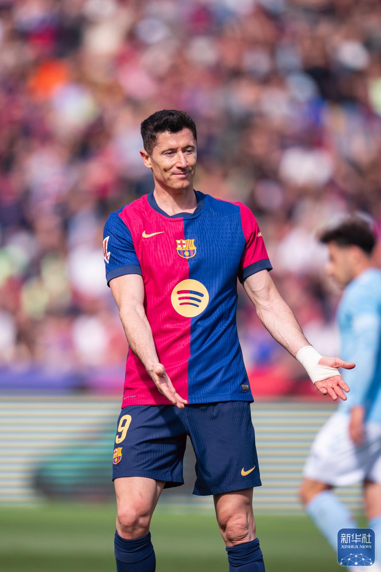 足球运动员表现出色，比赛局势扑朔迷离的简单介绍