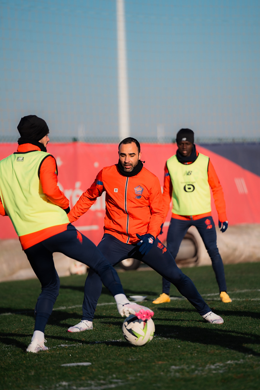 包含里尔球员集体训练，备战下一轮比赛的词条