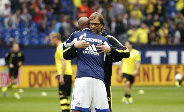 关于沙尔克与法兰克福交手，谁能取得胜利？的信息