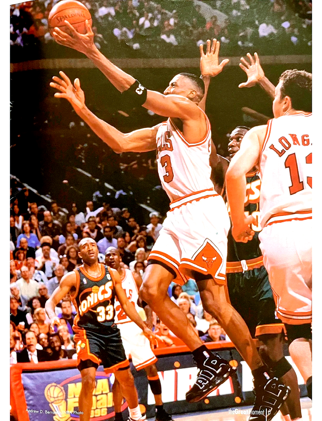 乔丹在香港的比赛中夺冠