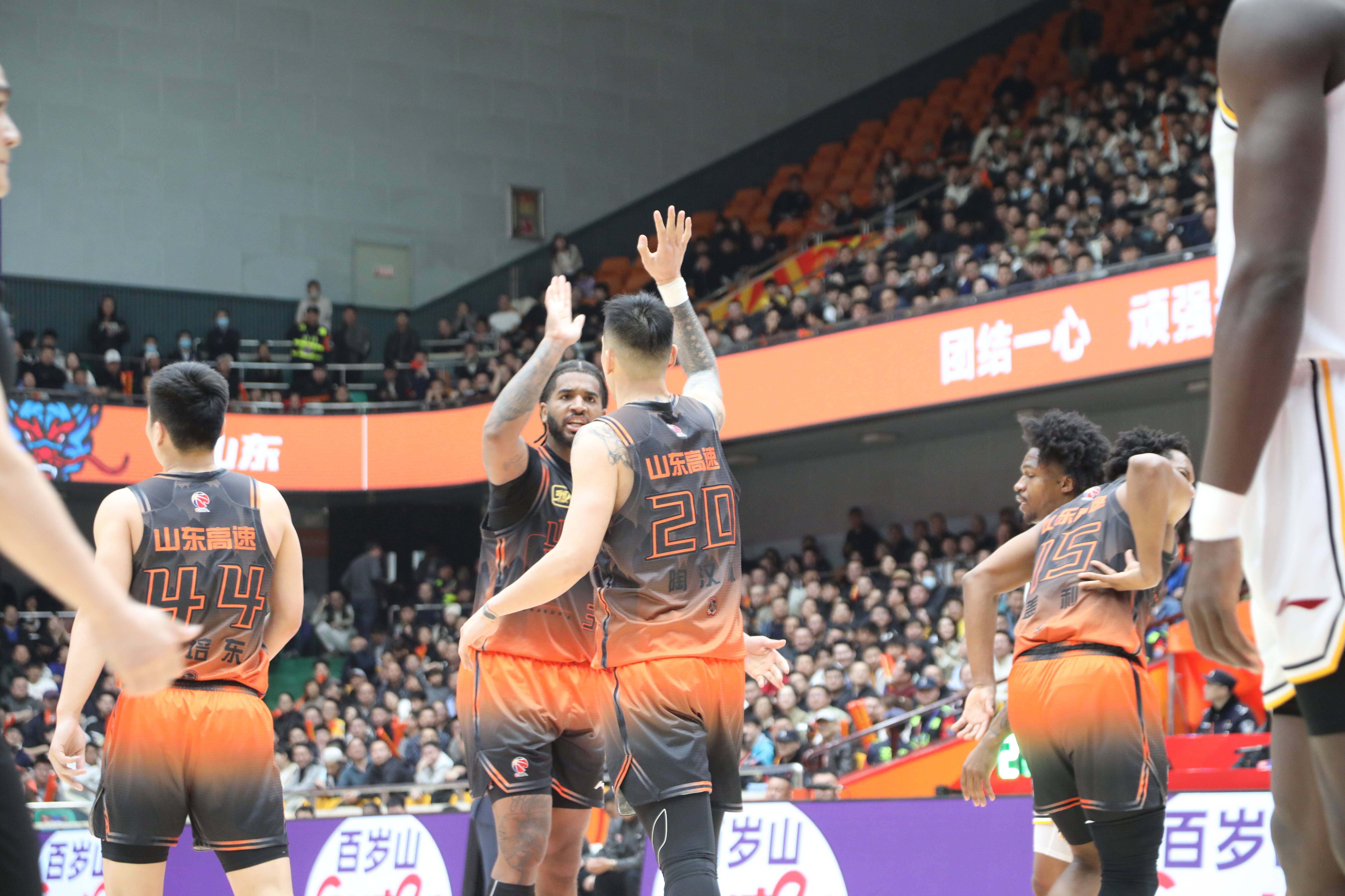 包含福建男篮客场惜败天津队，吞下两连败的词条