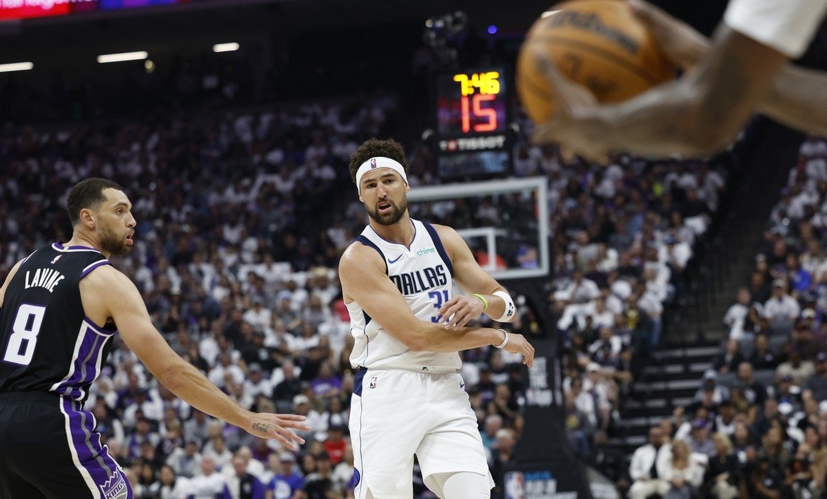 包含独行侠客场险胜国王，结束连败的词条