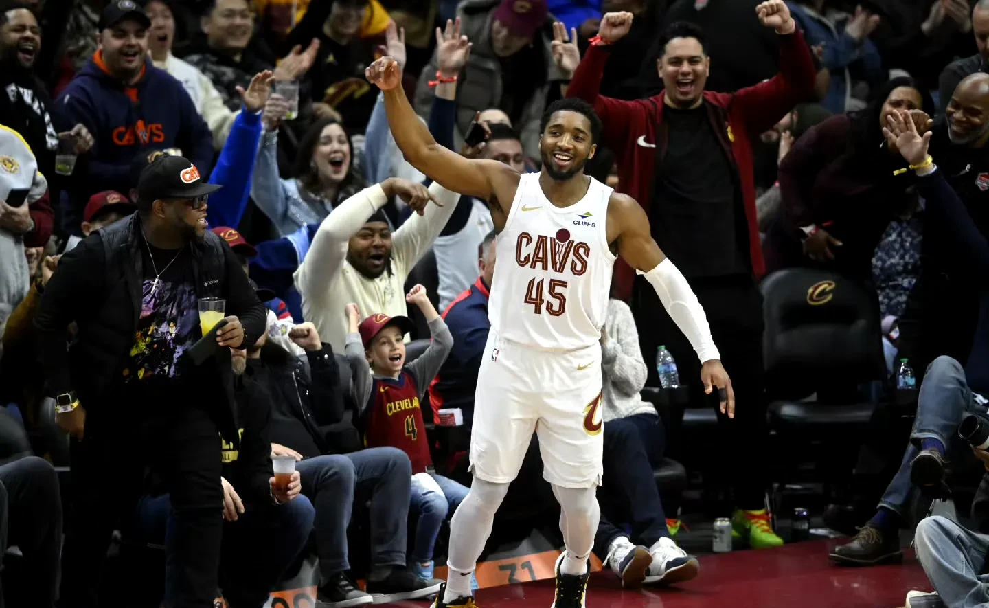 爵士凭借米切尔的出色表现，击败国王的简单介绍