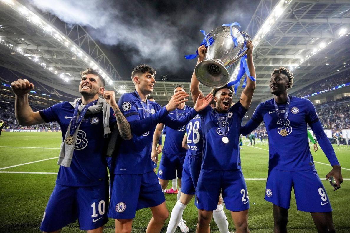 豪门球队比拼足球盛事冠军奖杯的简单介绍