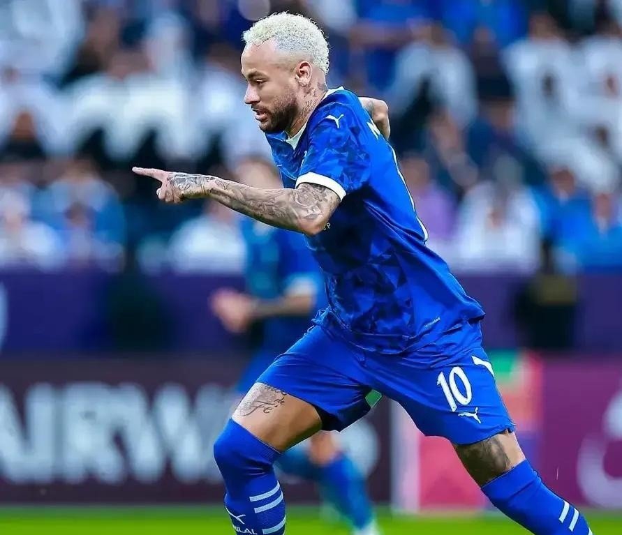 包含巴西媒体报道球星内马尔将在冬季转会期离开巴黎的词条