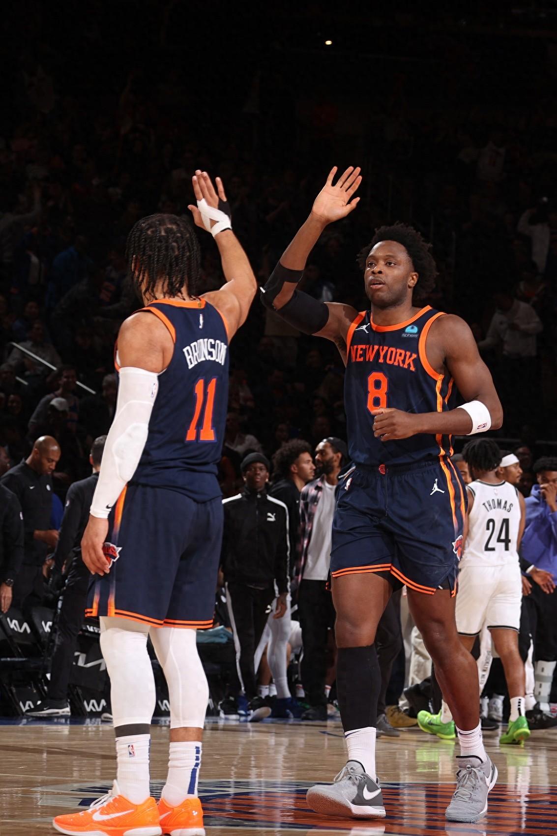 包含尼克斯队主场告负，季后赛前景一片黯淡的词条