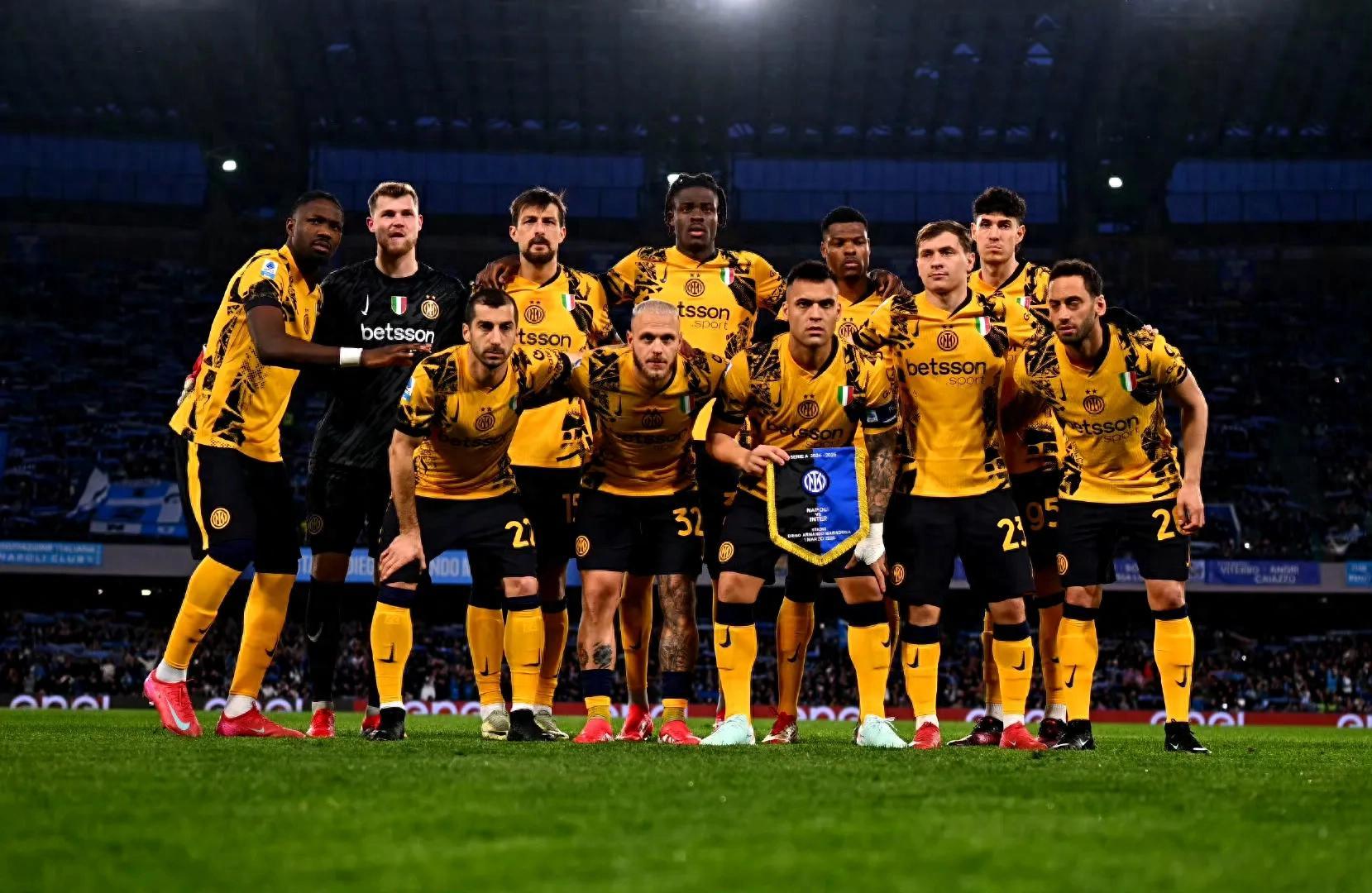 意甲球队飘扬胜旗，上演惊心动魄传奇