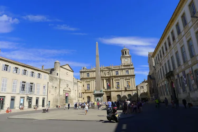 包含阿尔勒主场不敌尼姆，未能取得胜利的词条