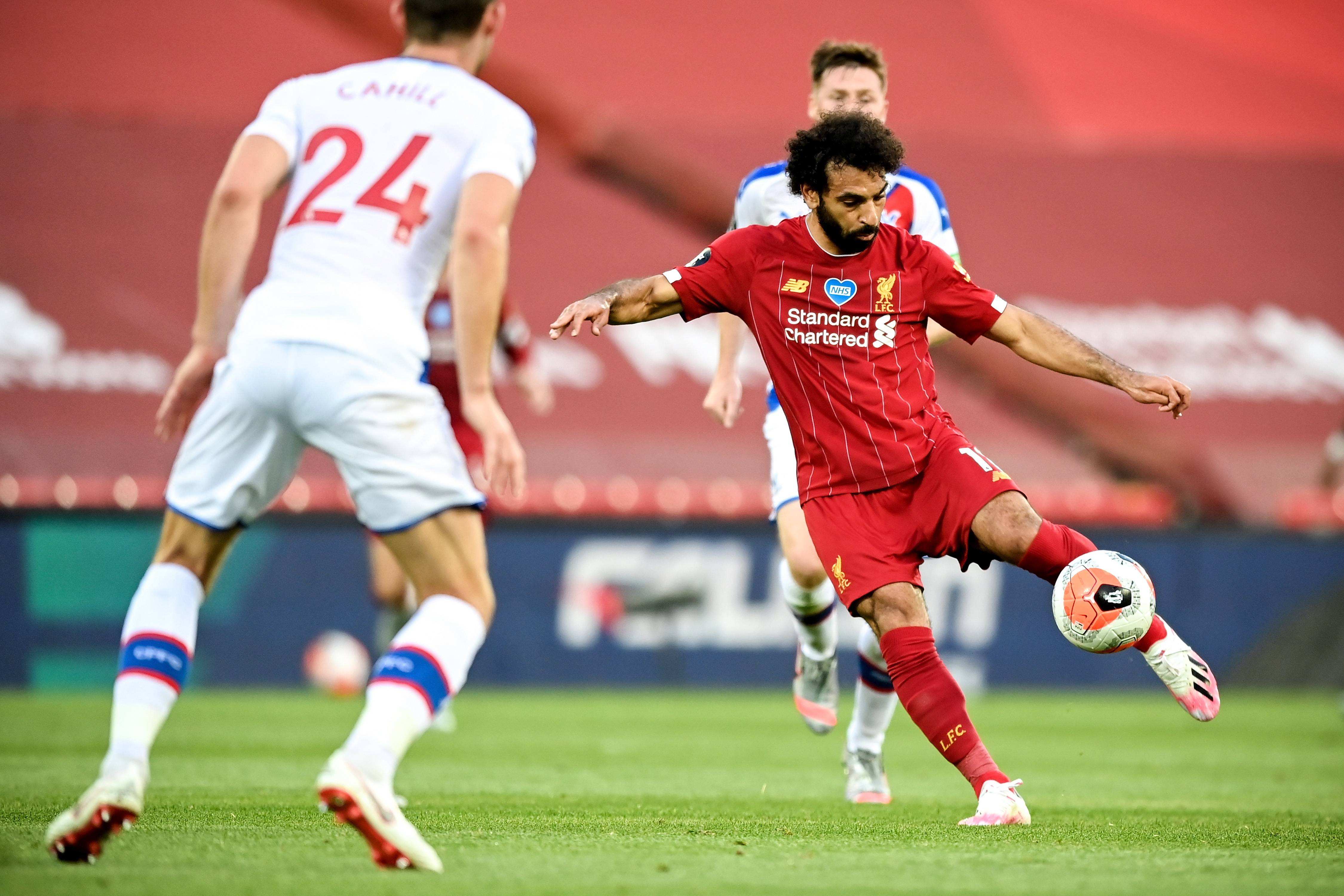 包含利物浦双线出击，欧洲足球聚焦精彩瞬间的词条