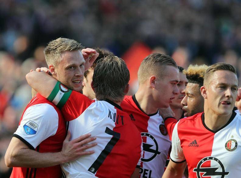 包含阿尔克马尔负于对手，晋级情况堪忧的词条