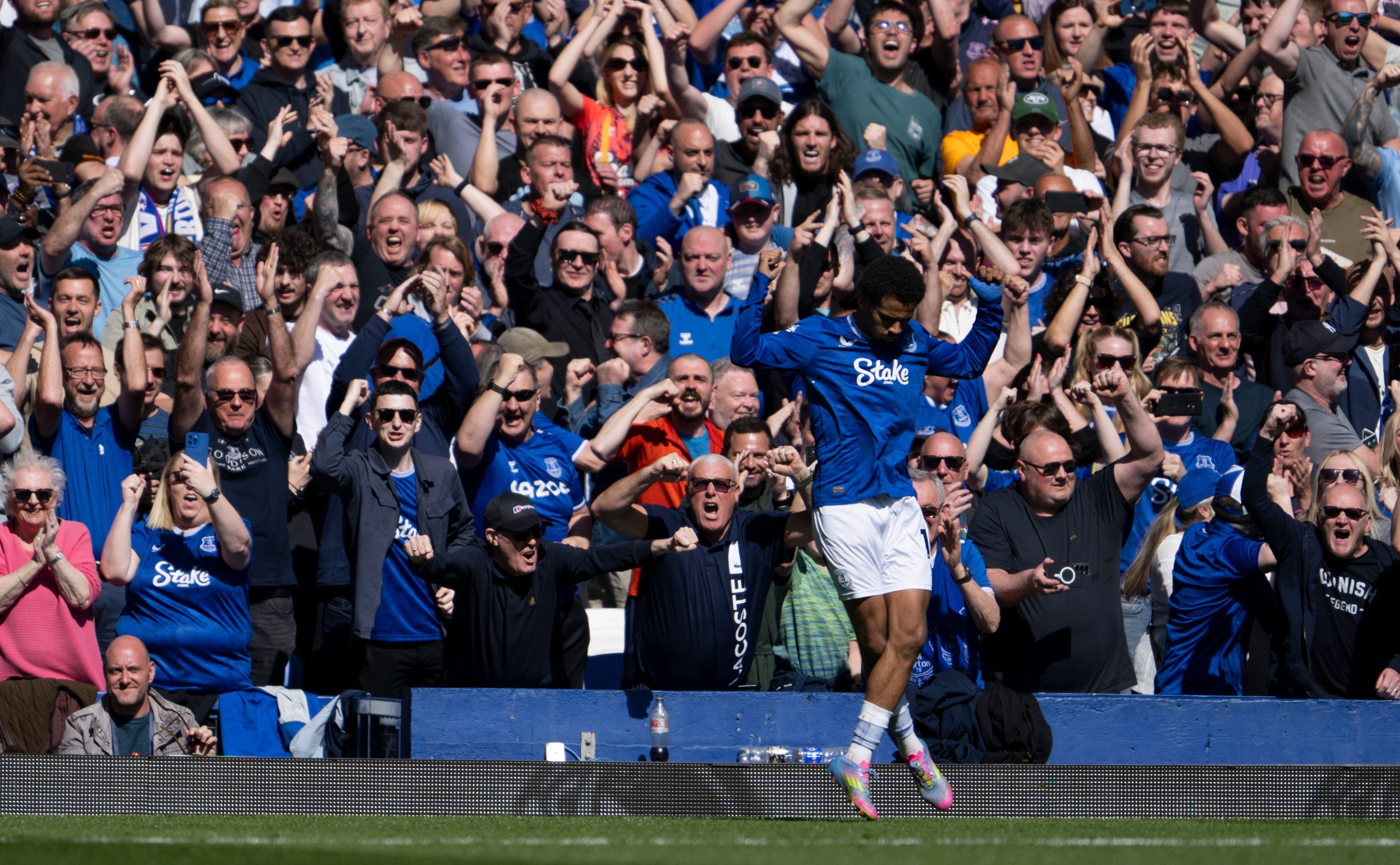 埃弗顿新主帅备战新赛季，全队汇聚备战的简单介绍