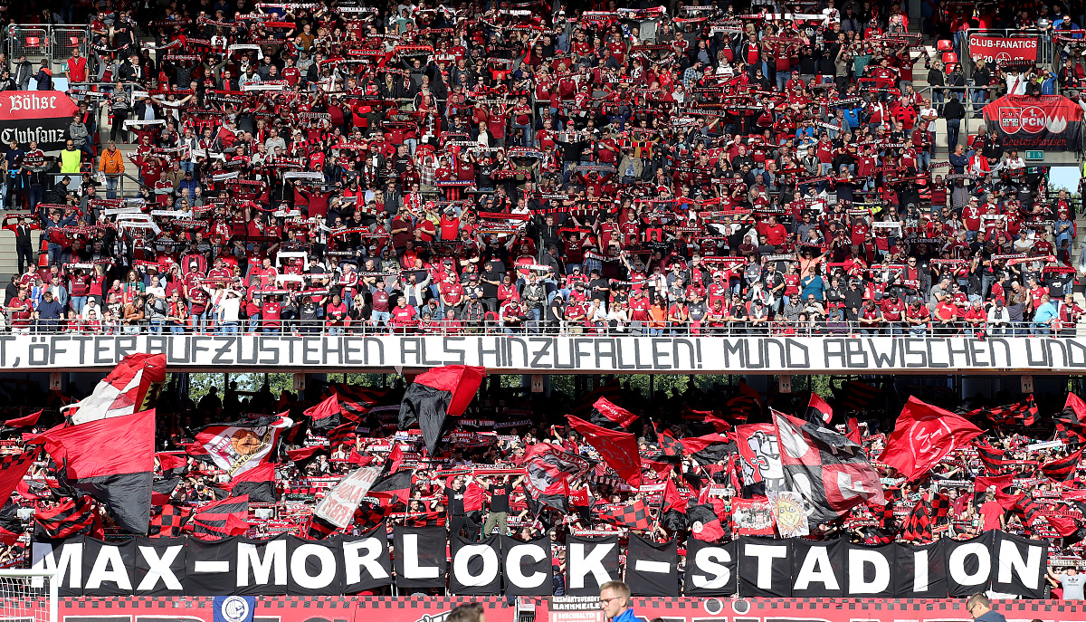 埃弗顿新主帅备战新赛季，全队汇聚备战的简单介绍