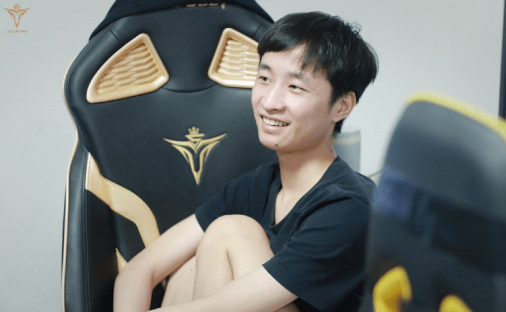 包含TES险胜V5，Inspired团战一打五焦点之战小组赛，让粉丝疯狂欢呼的词条