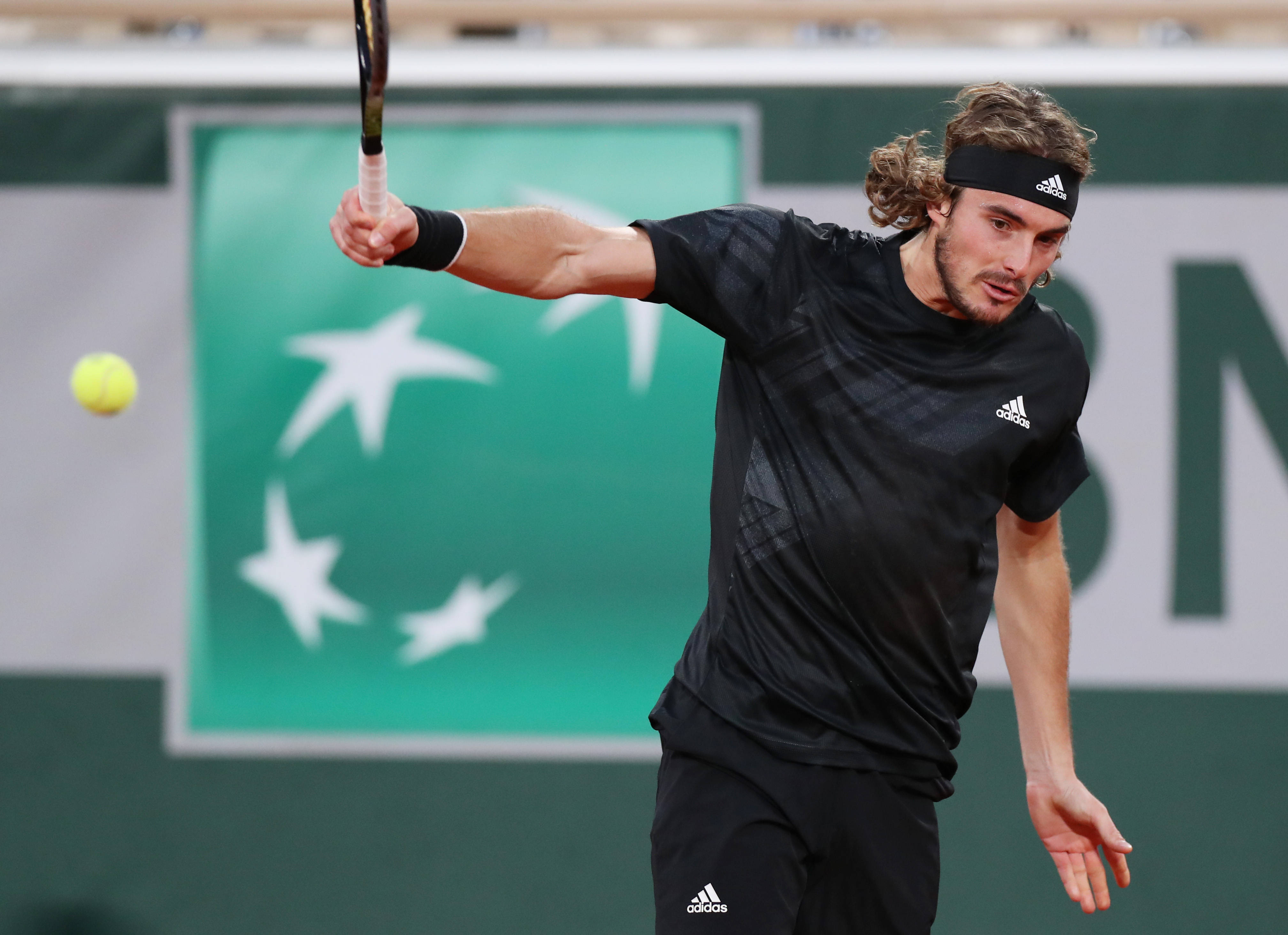 美国网球队翻盘德国网球队，西西帕斯高光表现的简单介绍