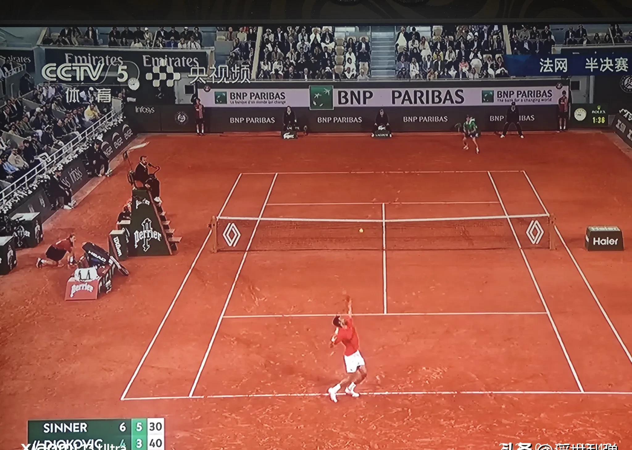 法国网球队完胜意大利网球队，费德勒统治全场的简单介绍