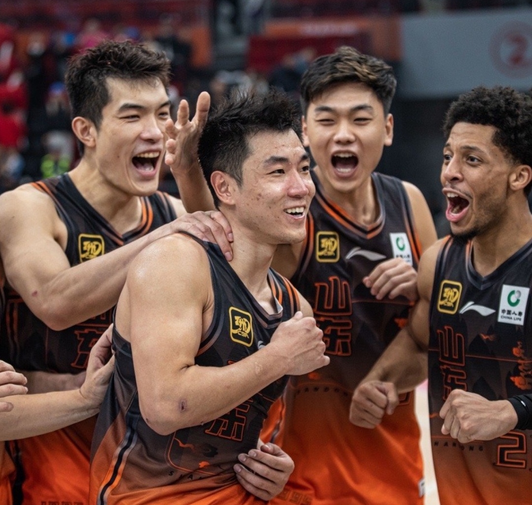 马刺完胜辽宁队，高诗岩扛起全队