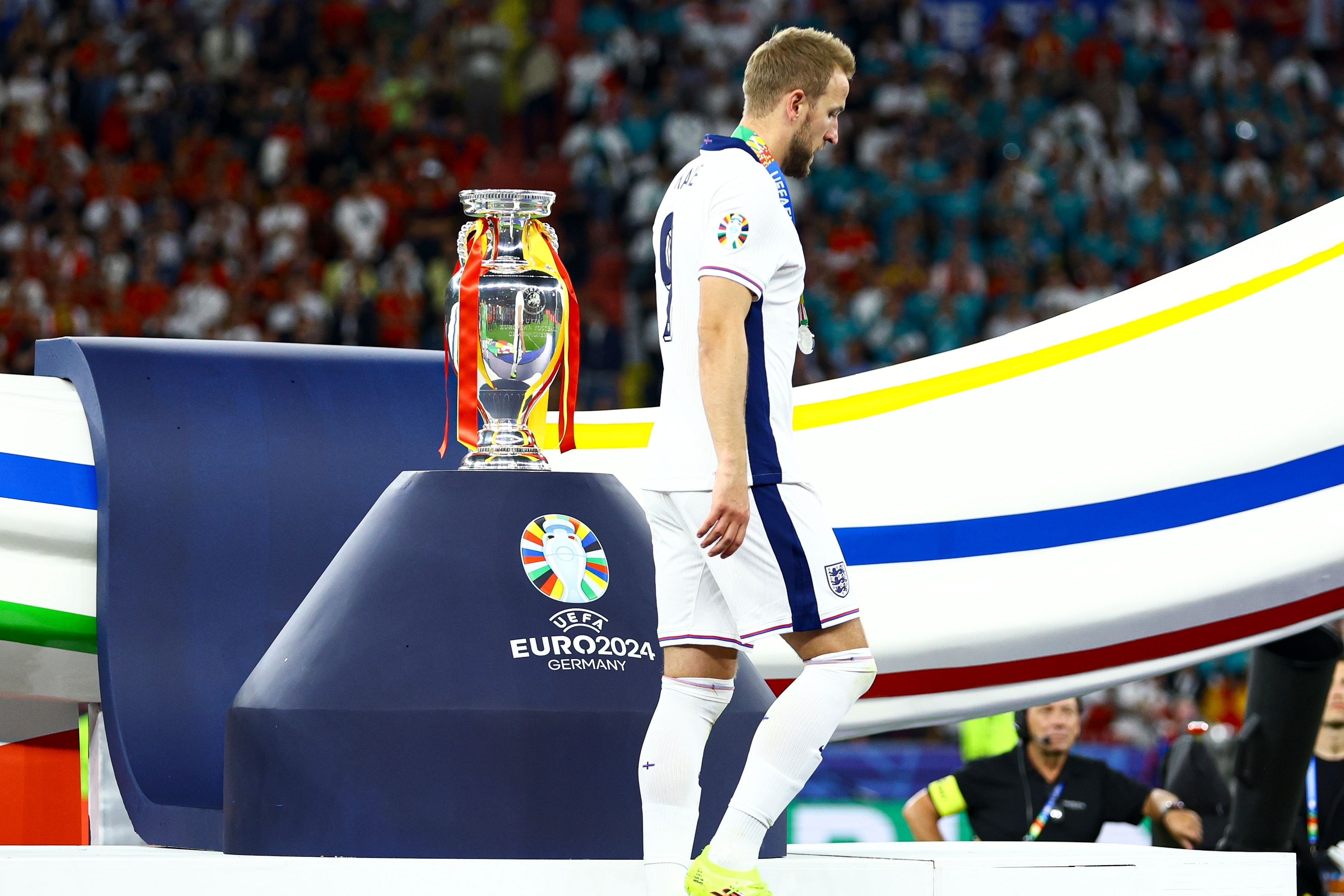 英格兰逆转勒沃库森,门迪点燃赛场 英格兰逆转勒沃库森,门迪点燃赛场